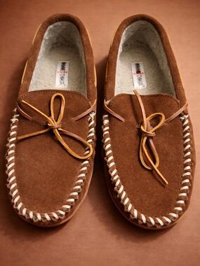 Minnetonka Brown Suede Moccasin Slippers Mens 12 Cozy Sherpa Lined
